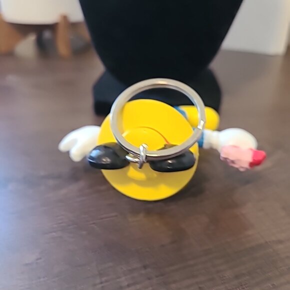 Vintage 1992 Disney Mickey Mouse Keychain Monogram Souvenir Collectible - Picture 4 of 6